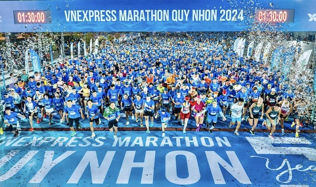 VnExpress Marathon Quy Nhơn 2025 hứa hẹn sẽ diễn ra hoành tráng. Trong ảnh: Hàng vạn người tham gia VnExpress Marathon Quy Nhơn 2024. VnExpress Marathon Quy Nhơn 2025 hứa hẹn sẽ diễn ra hoành tráng. Trong ảnh: Hàng vạn người tham gia VnExpress Marathon Quy Nhơn 2024.