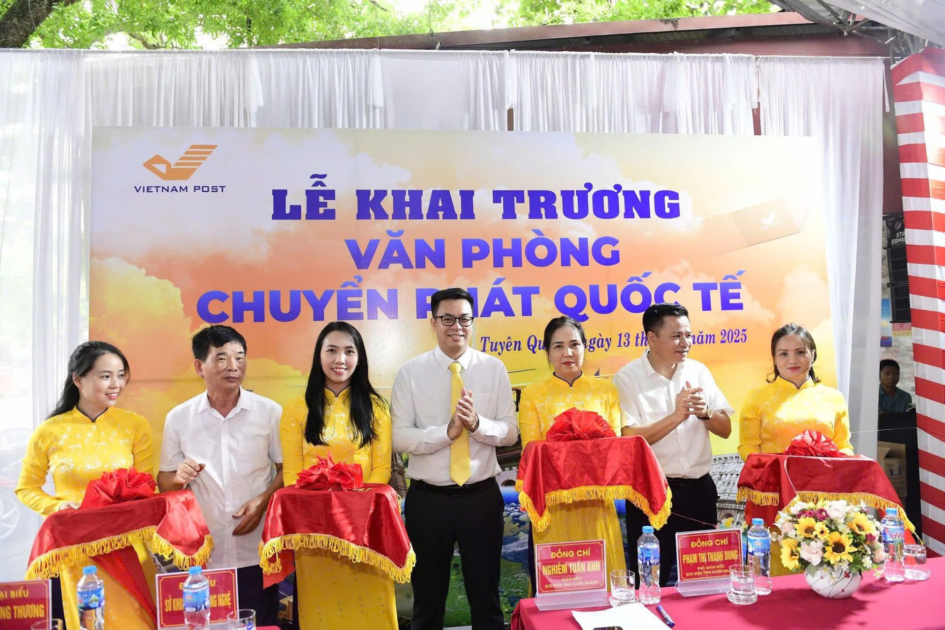 Bưu điện tỉnh Tuyên Quang khai trương Văn phòng chuyển phát quốc tế