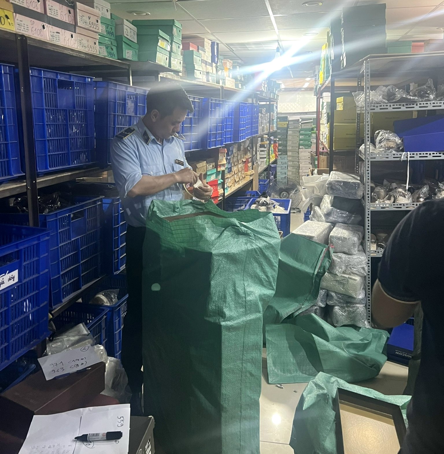 Hàng hóa vi phạm bị tạm giữ Hàng hóa vi phạm bị tạm giữ