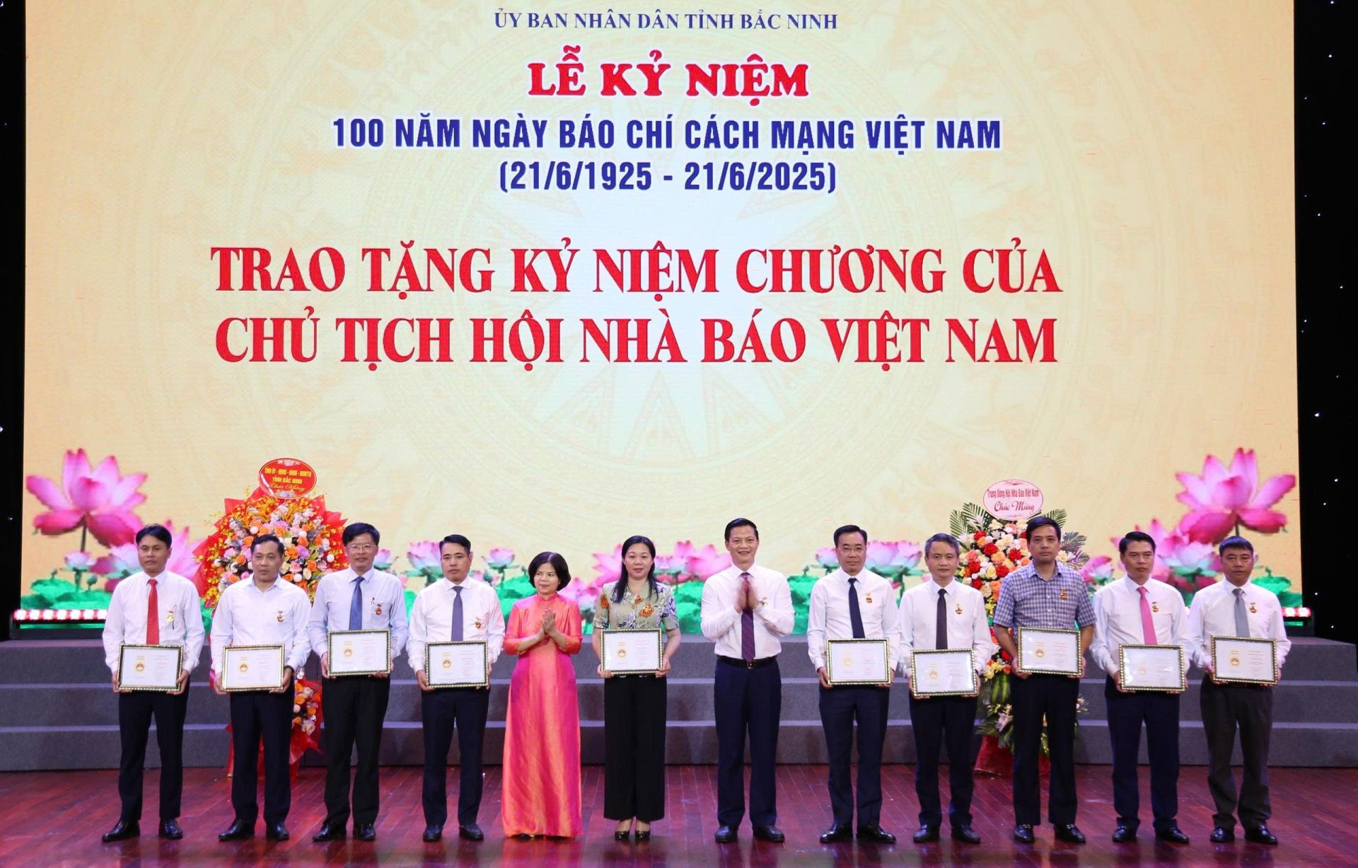 Các cá nhân nhận Kỷ niệm chương