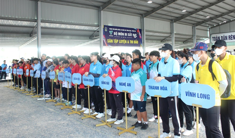 Các đoàn VĐV dự khai mạc giải