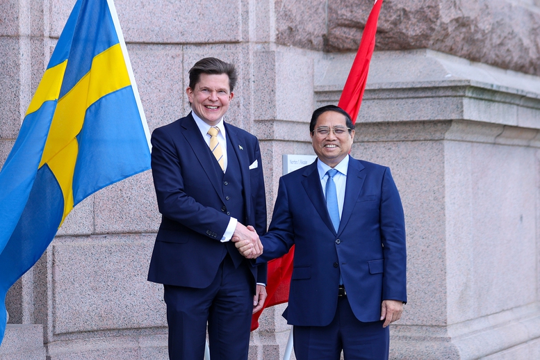 Thủ tướng Phạm Minh Chính và Chủ tịch Quốc hội Thụy Điển Andreas Norlen - Ảnh: VGP/Nhật Bắc