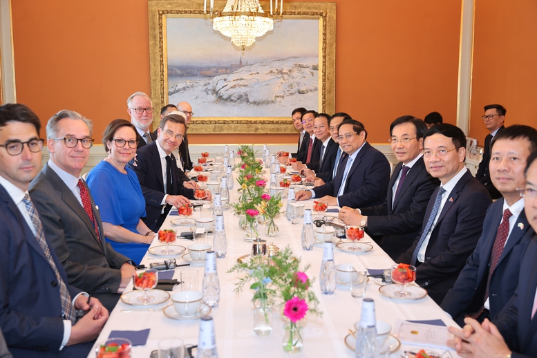 Trên nền tảng "quá khứ hào hùng, tương lai tươi sáng", hai Thủ tướng khẳng định đây là thời điểm để Việt Nam và Thụy Điển làm mới quan hệ và hướng đến nâng quan hệ lên tầm cao mới - Ảnh: VGP/Nhật Bắc