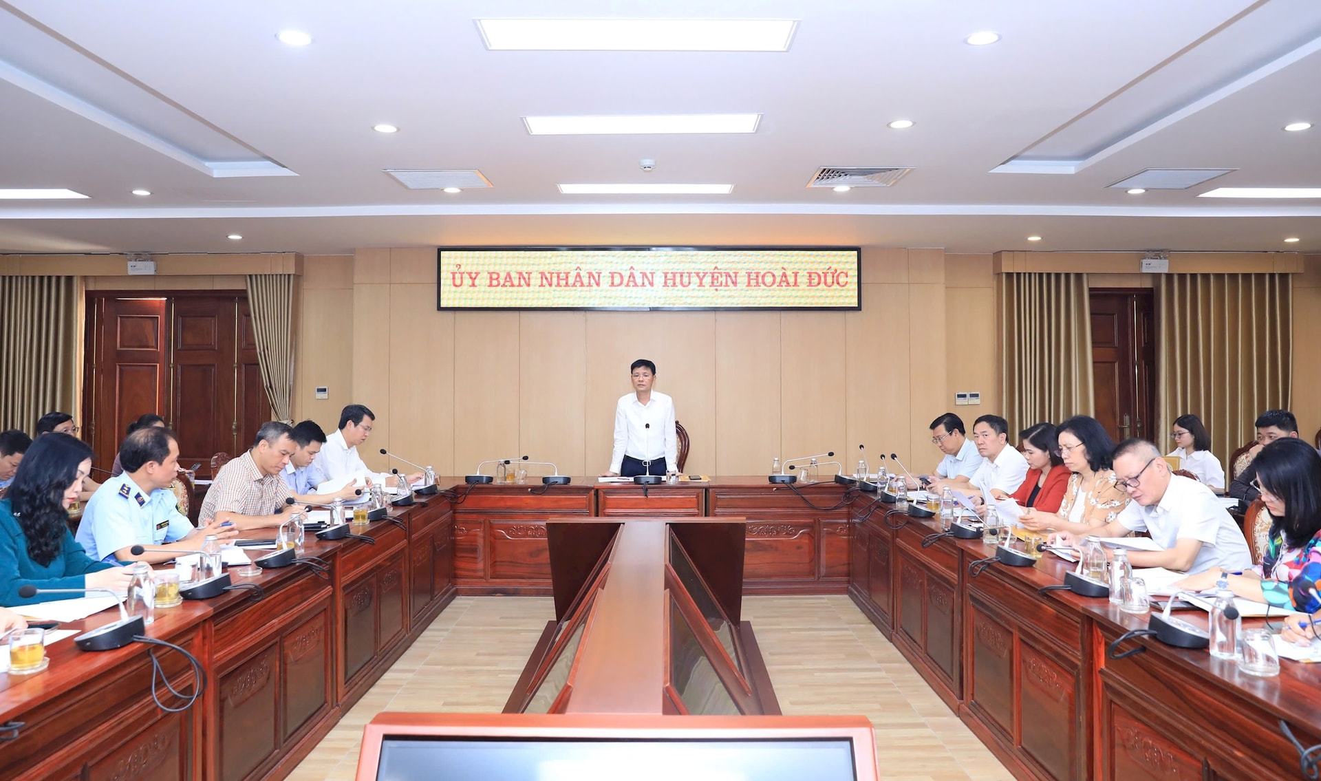 Đoàn khảo sát của Thường trực HĐND TP. Hà Nội làm việc với huyện Hoài Đức. Ảnh: Việt Tuấn