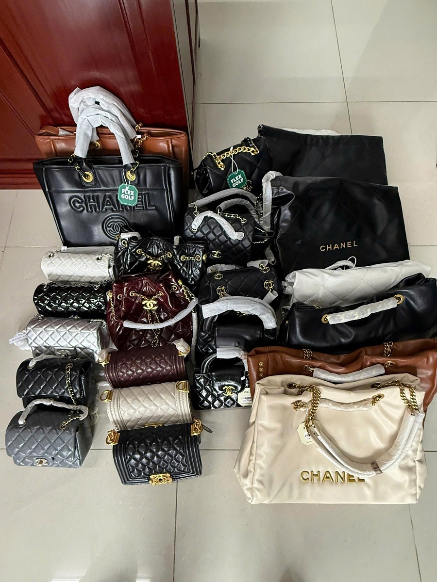 Hàng hóa có dầu hiệu giả mạo nhãn hiệu được bày bán tại các hộ kinh doanh Hàng hóa có dầu hiệu giả mạo nhãn hiệu được bày bán tại các hộ kinh doanh