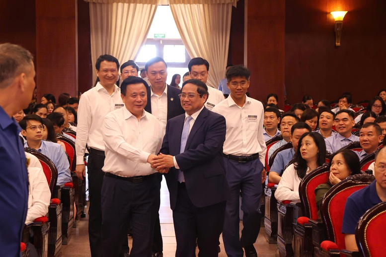 Thủ tướng Chính phủ Phạm Minh Chính tới dự Hội nghị toàn quốc tập huấn về tổ chức và hoạt động của tổ chức Đảng, chính quyền, Mặt trận Tổ quốc, các đoàn thể chính trị ở cấp xã (mới) - Ảnh: VGP/Nguyễn Hoàng