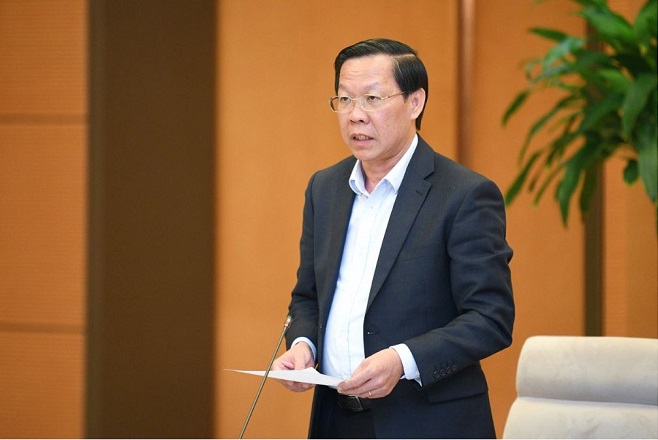 Ông Phan Văn Mãi, Chủ nhiệm Ủy ban Kinh tế và Tài chính, lý giải rằng đây là những thiết bị tiêu thụ điện năng lớn, góp phần vào hiện tượng nóng lên toàn cầu.