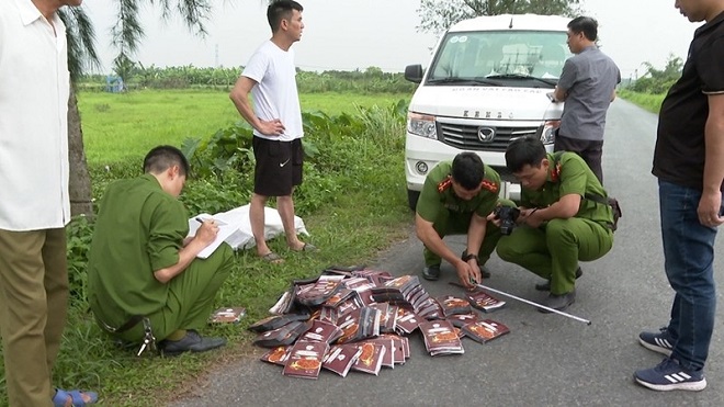 Lực lượng chức năng kiểm tra hàng hóa Lực lượng chức năng kiểm tra hàng hóa