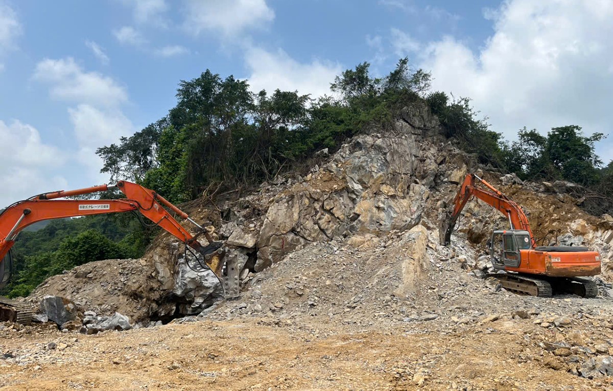 Thi công đào đúc móng Dự án đường dây 500/220kV Nho Quan – Phủ Lý – Thường Tín