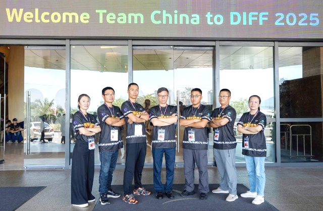 Đội Jiangxi Yangfeng của Trung Quốc là cái tên được khán giả yêu pháo hoa Việt Nam đặc biệt trông đợi. Đội Jiangxi Yangfeng của Trung Quốc là cái tên được khán giả yêu pháo hoa Việt Nam đặc biệt trông đợi.