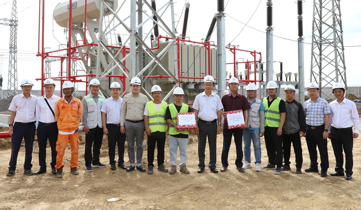 Tập trung nguồn lực, đẩy nhanh tiến độ 2 dự án truyền tải điện tại Khánh Hòa và Phú Yên