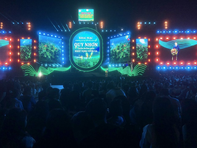 Quang cảnh Chương trình Khai màn Lễ hội Du lịch hè Bình Định – 2025. Ảnh: Viết Hiền