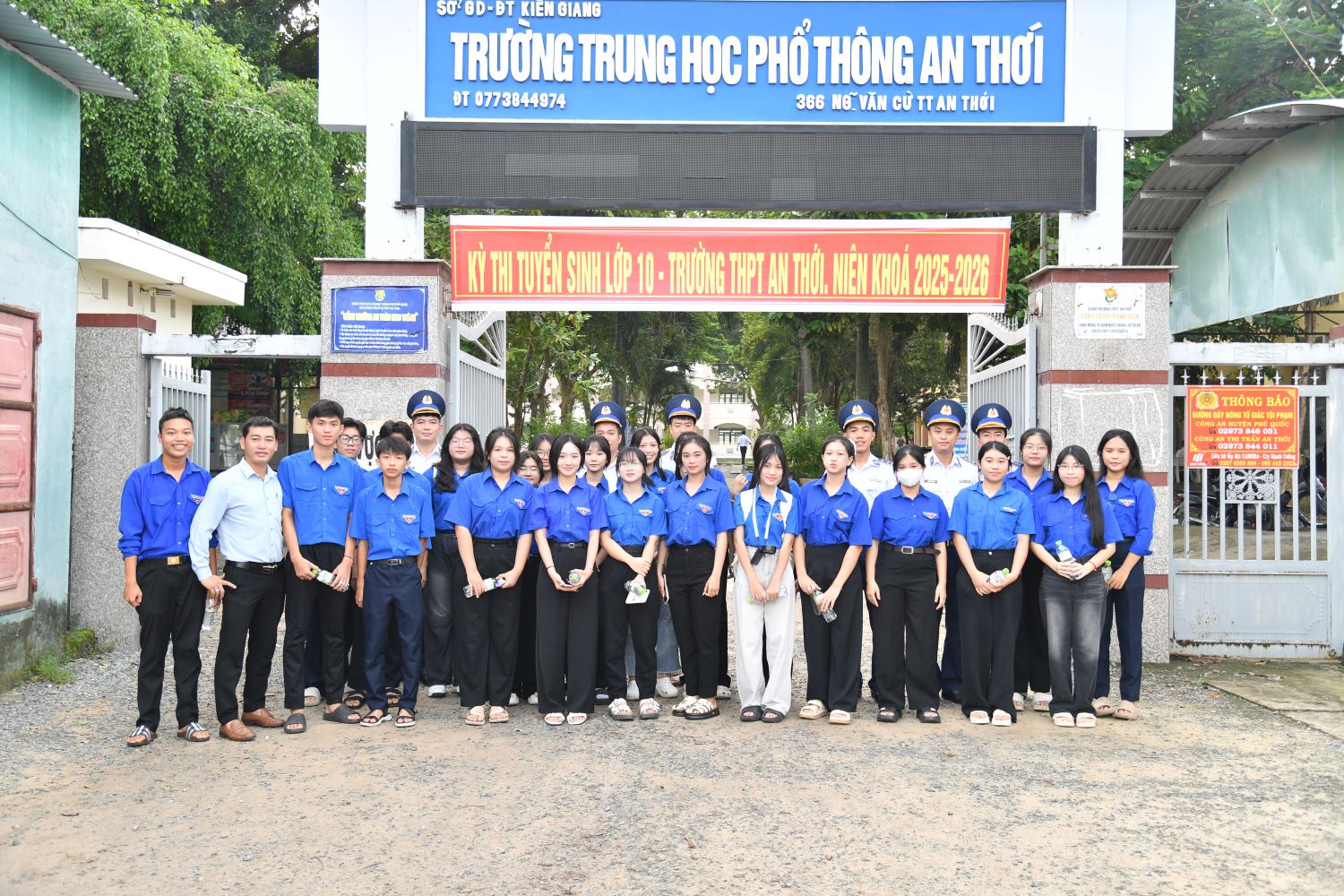 Cán bộ, đoàn viên Bộ Tư lệnh Vùng Cảnh sát biển 4 và Đoàn phường An Thới “Tiếp sức mùa thi” năm 2025