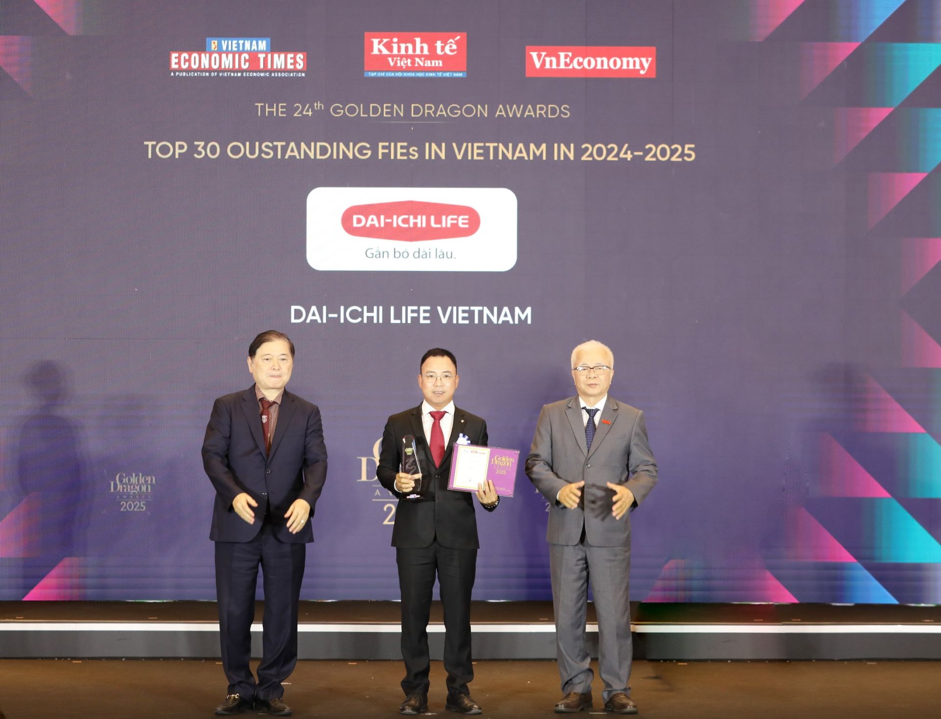Dai-ichi Life Việt Nam nhận giải thưởng Rồng Vàng 2025