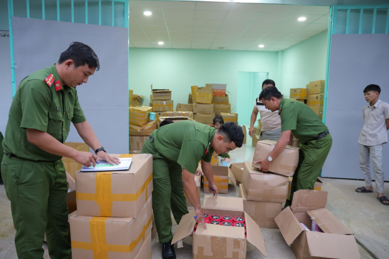 Tây Ninh: Phá đường dây sản xuất tiêu thụ mỹ phẩm giả bằng hóa chất quy mô lớn
