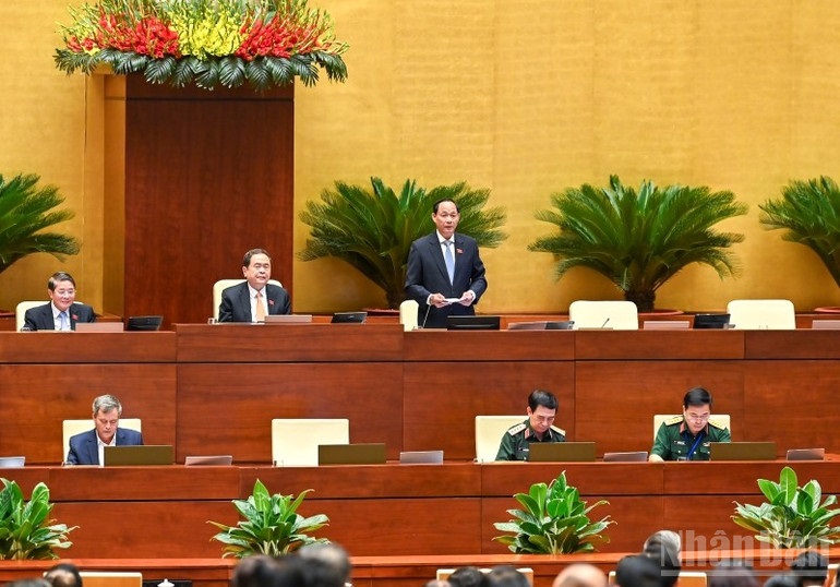 Phó Chủ tịch Quốc hội Trần Quang Phương điều hành nội dung thảo luận. (Ảnh: DUY LINH)