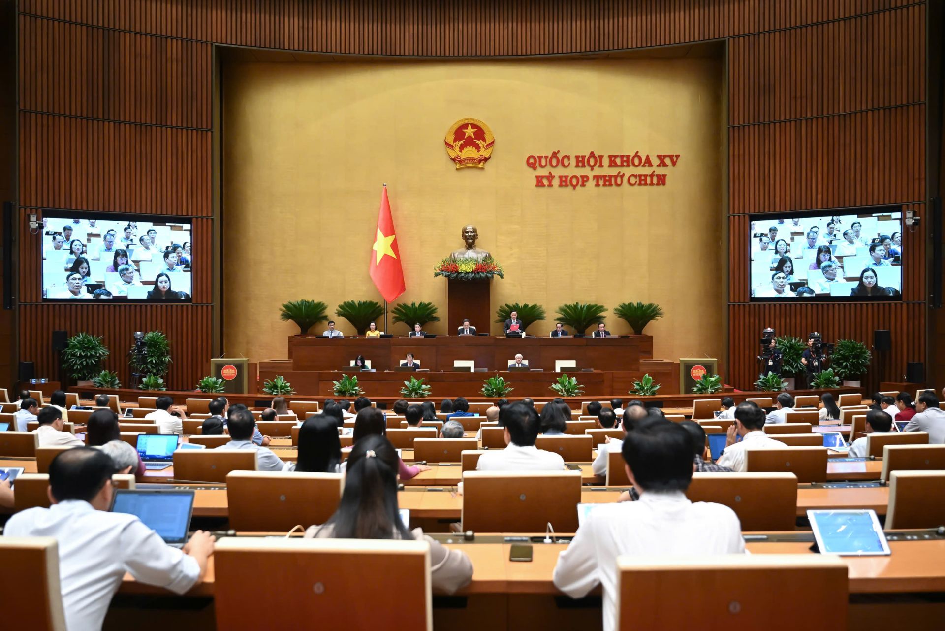 Hôm nay, Quốc hội biểu quyết thông qua 6 Luật; thảo luận 11 Luật sửa đổi