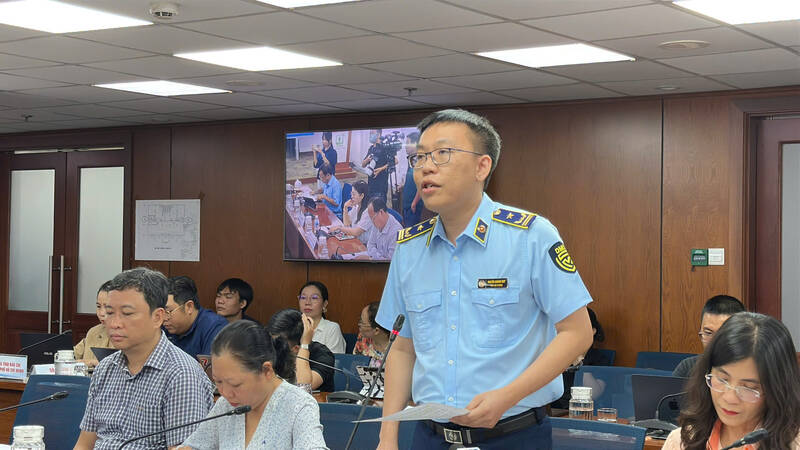 Ông Nguyễn Quang Huy, Phó Chi cục trưởng Chi Cục Quản lý thị trường TP. Hồ Chí Minh nói về việc kiểm tra hàng giả, hàng nhái tại Trung tâm Thương mại Saigon Square