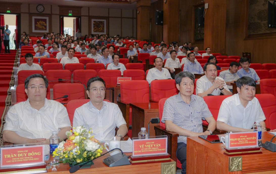 Các đại biểu dự hội nghị tại điểm cầu Vĩnh Phúc.