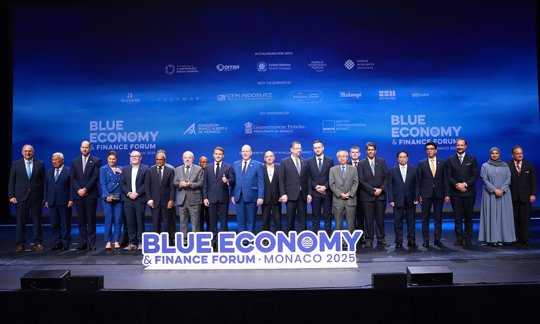 Thủ tướng Phạm Minh Chính và các đại biểu dự Diễn đàn Kinh tế và Tài chính xanh tại Công quốc Monaco - Ảnh: VGP/Nhật Bắc