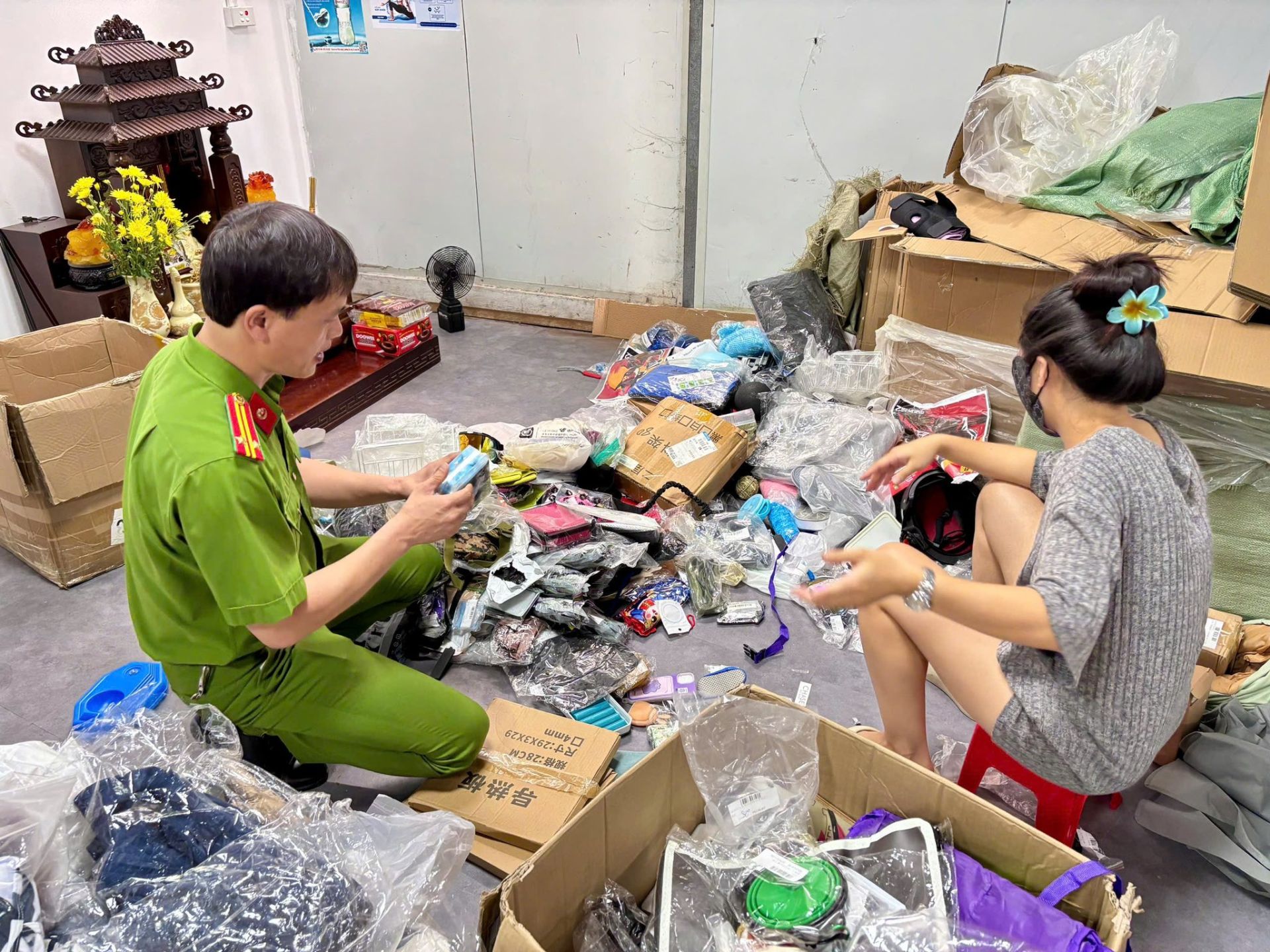 Lạng Sơn: Phát hiện, xử lý một hộ kinh doanh online hơn 3.000 sản phẩm không có nguồn gốc xuất xứ