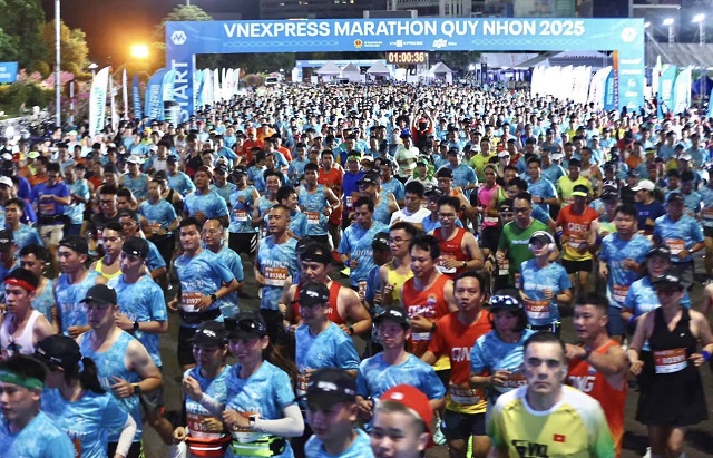 Bình Định rực rỡ sắc màu ngày hội VnExpress Marathon Quy Nhơn 2025