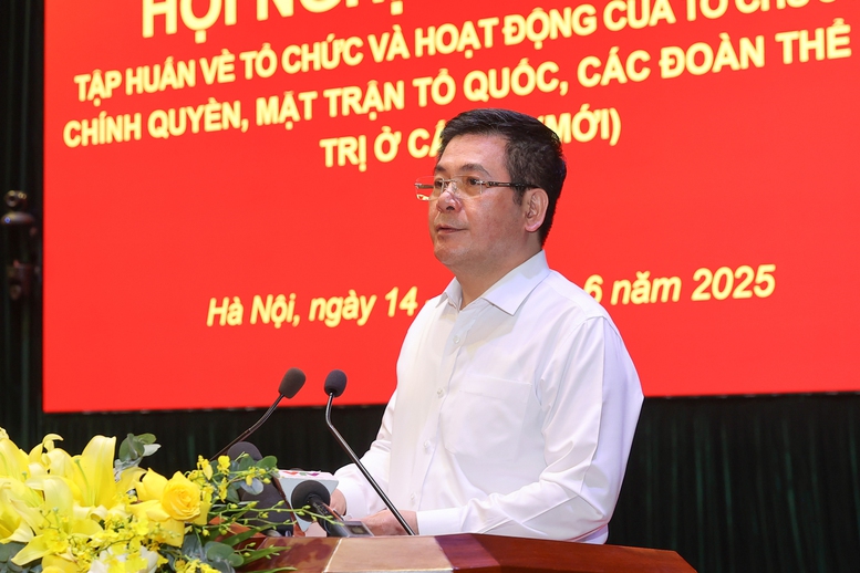 Bộ trưởng Bộ Công Thương Nguyễn Hồng Diên phát biểu tại Hội nghị - Ảnh: VGP/Nhật Bắc Bộ trưởng Bộ Công Thương Nguyễn Hồng Diên phát biểu tại Hội nghị - Ảnh: VGP/Nhật Bắc