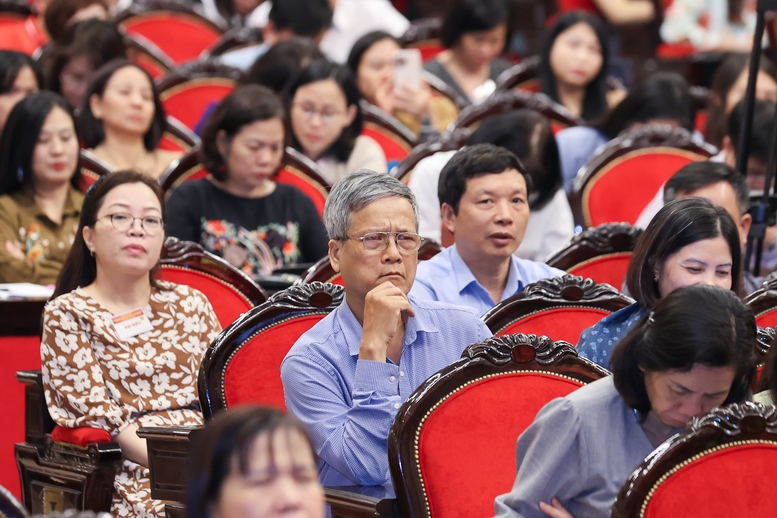 Hội nghị diễn ra trong hai ngày 14 và 15/6, theo hình thức trực tiếp tại Học viện Chính trị quốc gia Hồ Chí Minh, trực tuyến tới gần 11.000 điểm cầu trên toàn quốc, với trên 1,5 triệu đại biểu tham dự - Ảnh: VGP/Nhật Bắc Hội nghị diễn ra trong hai ngày 14 và 15/6, theo hình thức trực tiếp tại Học viện Chính trị quốc gia Hồ Chí Minh, trực tuyến tới gần 11.000 điểm cầu trên toàn quốc, với trên 1,5 triệu đại biểu tham dự - Ảnh: VGP/Nhật Bắc