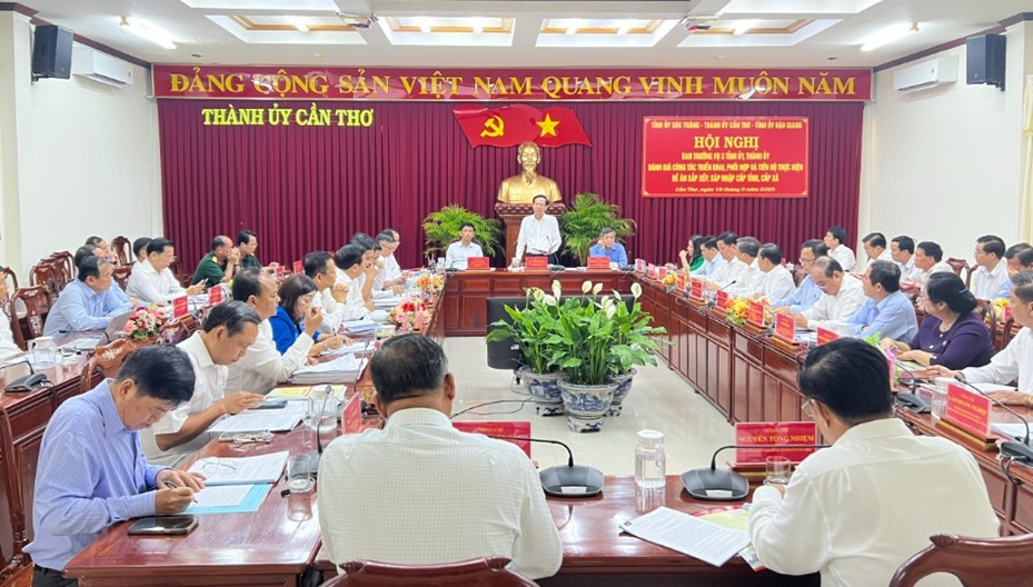 Quy định 305 của Bộ Chính trị về nhiệm vụ, thẩm quyền, tổ chức bộ máy tỉnh ủy, thành ủy. Ảnh báo Hậu Giang. Quy định 305 của Bộ Chính trị về nhiệm vụ, thẩm quyền, tổ chức bộ máy tỉnh ủy, thành ủy. Ảnh báo Hậu Giang.
