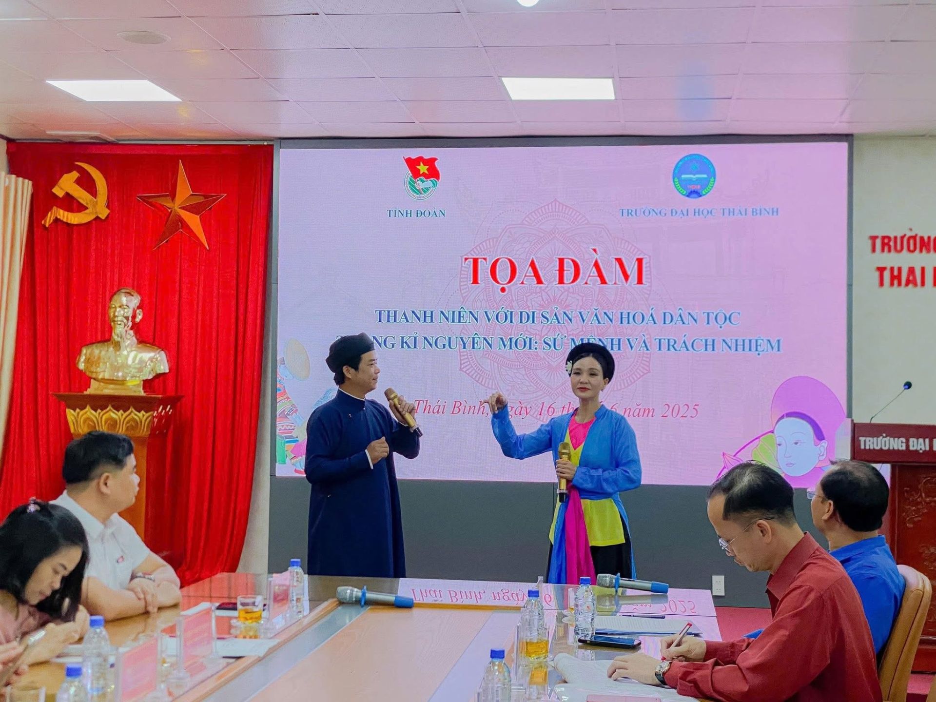 Di sản văn hoá không chỉ là những công trình kiến trúc Di sản văn hoá không chỉ là những công trình kiến trúc