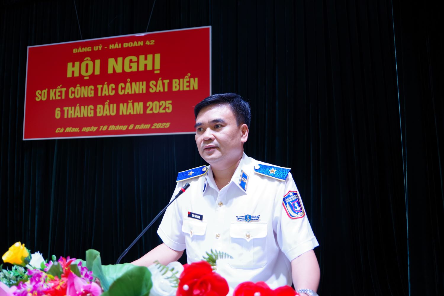 Thiếu tướng Trần Văn Lượng – Tư lệnh Vùng Cảnh sát biển 4 phát biểu chỉ đạo hội nghị.