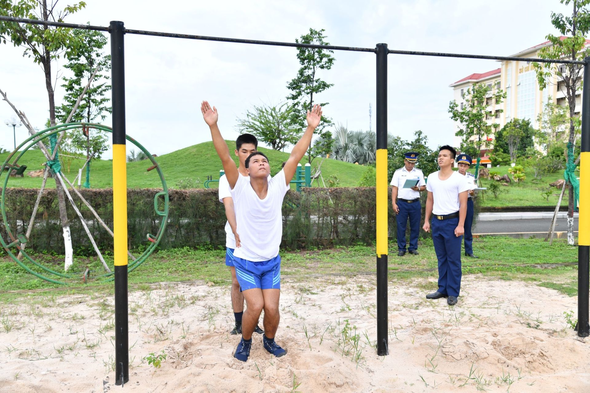 Tổ chức phương pháp huấn luyện Co tay xà đơn