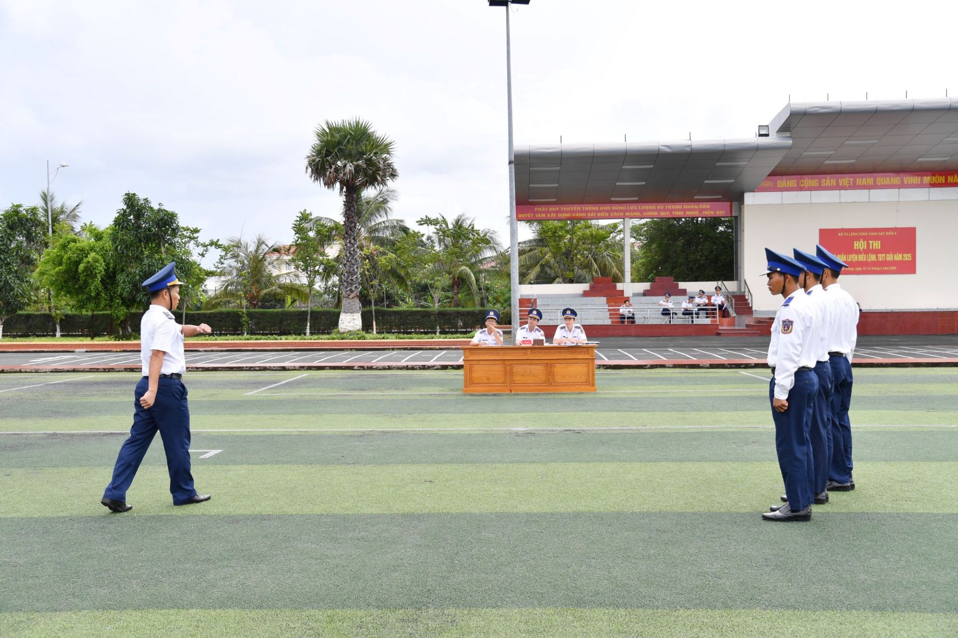 Tổ chức phương pháp huấn luyện Điều lệnh đội ngũ tay không