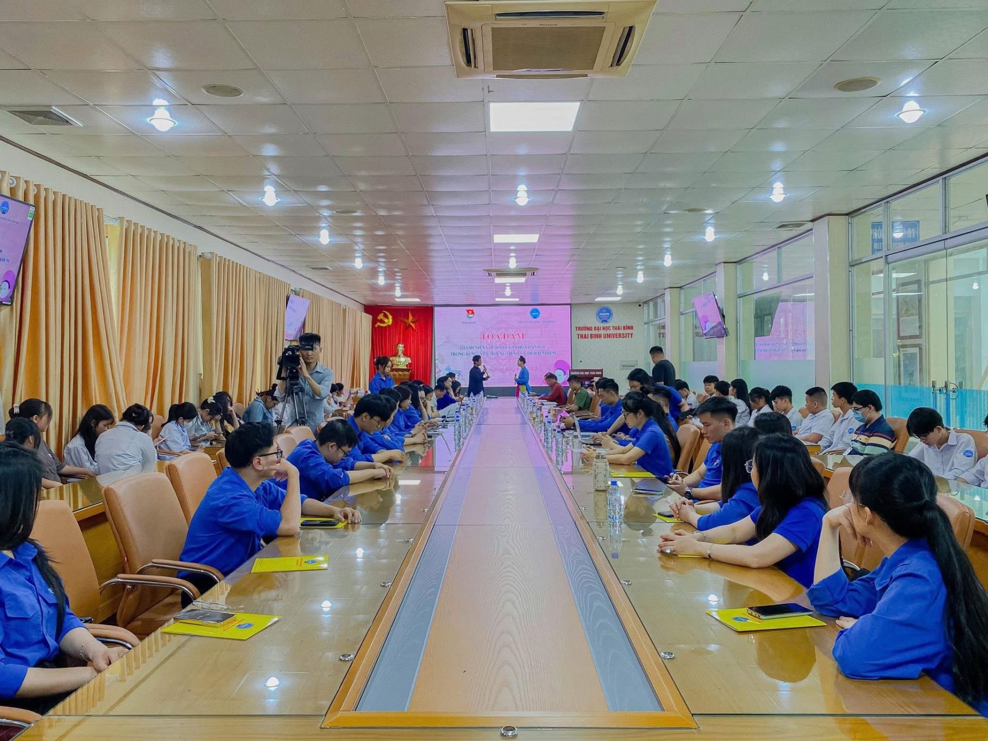 Quang cảnh toạ đàm Quang cảnh toạ đàm