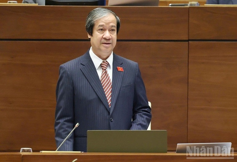 Đại biểu Vương Thị Hương (Hà Giang) phát biểu. (Ảnh: DUY LINH)