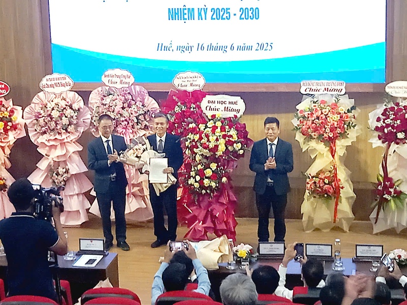 Công bố Nghị quyết Hội đồng trường và Chủ tịch Hội đồng trường Đại học Y- Dược, Đại học Huế
