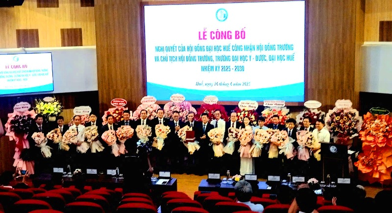 20 thành viên Hội đồng trường Trường Đại học Y- Dược, Đại học Huế ra mắt