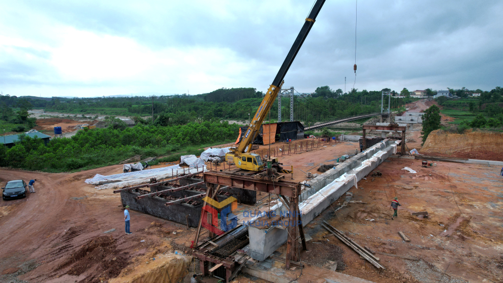 Dự án cầu Quảng Lợi (xã Quảng Tân, huyện Đầm Hà) được đẩy nhanh tiến độ đảm bảo khối lượng chuẩn bị chuyển giao về BQL dự án các công trình giao thông và nông nghiệp tỉnh tiếp tục triển khai.