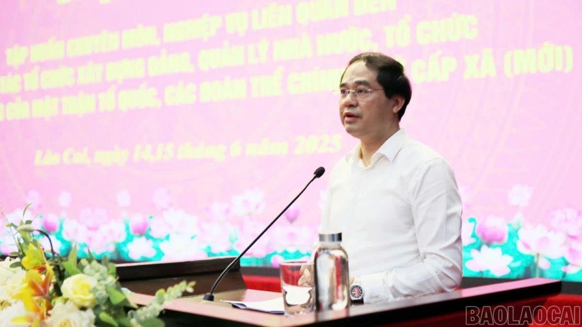 Ông Trịnh Xuân Trường - Bí thư Tỉnh ủy, Chủ tịch UBND tỉnh Lào Cai quán triệt tới đội ngũ cán bộ, công chức tham gia vận hành bộ máy chính quyền cấp xã mới tại điểm cầu tỉnh Lào Cai dự Hội nghị tập huấn của Trung ương - Ảnh: Báo Lào Cai Ông Trịnh Xuân Trường - Bí thư Tỉnh ủy, Chủ tịch UBND tỉnh Lào Cai quán triệt tới đội ngũ cán bộ, công chức tham gia vận hành bộ máy chính quyền cấp xã mới tại điểm cầu tỉnh Lào Cai dự Hội nghị tập huấn của Trung ương - Ảnh: Báo Lào Cai