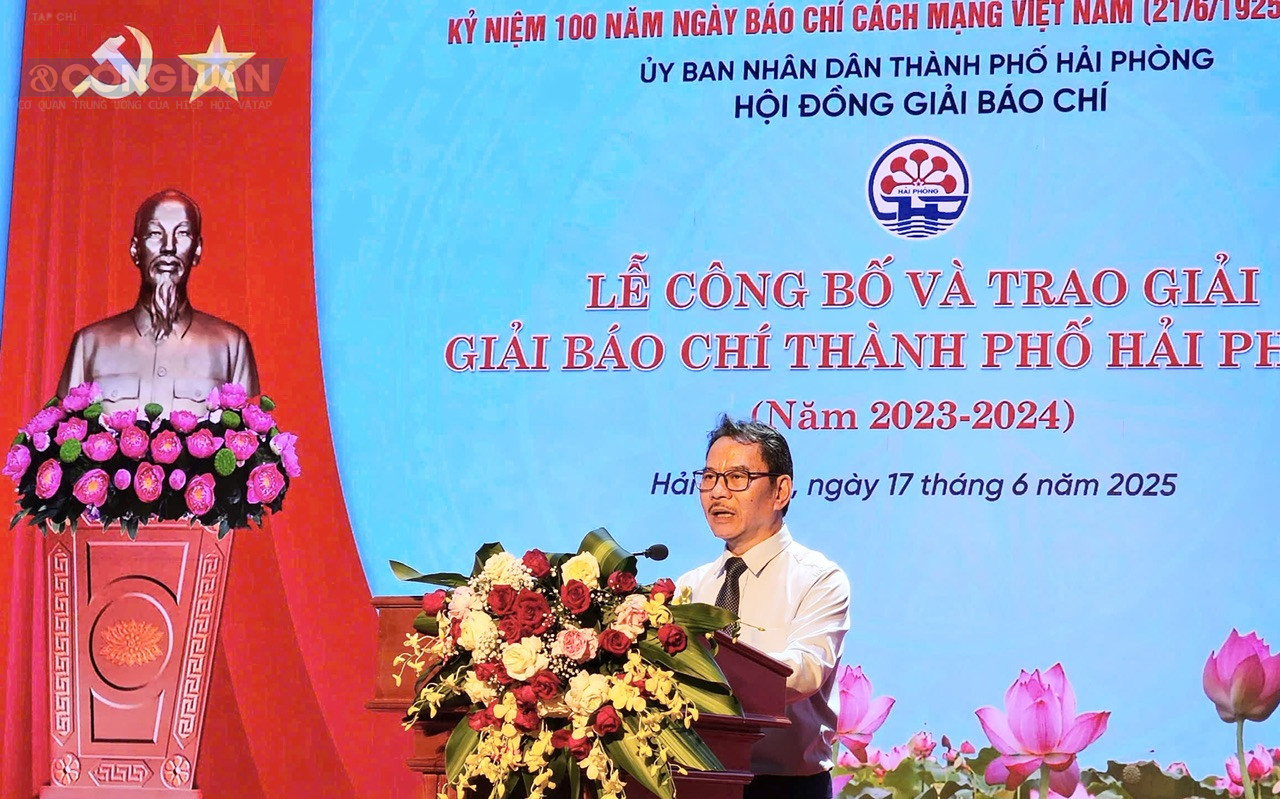 Đồng chí Nguyễn Anh Tú, Chủ tịch Hội nhà báo Hải Phòng phát biểu tại buổi lễ Đồng chí Nguyễn Anh Tú, Chủ tịch Hội nhà báo Hải Phòng phát biểu tại buổi lễ