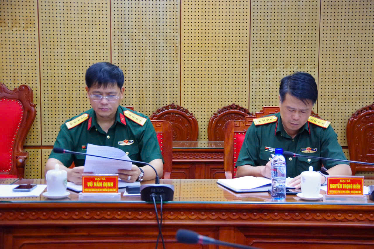 Lãnh đạo Đảng ủy, Bộ CHQS tỉnh dự hội nghị. Lãnh đạo Đảng ủy, Bộ CHQS tỉnh dự hội nghị.