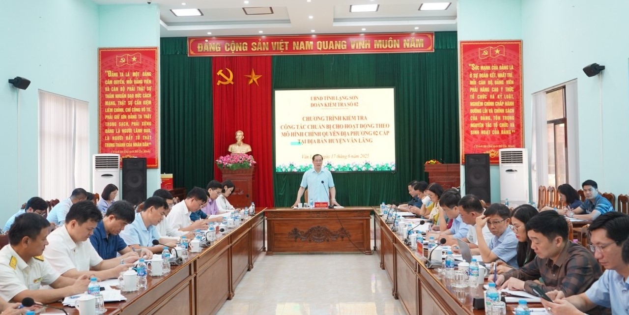 Phó Chủ tịch Thường trực UBND tỉnh Lạng Sơn Dương Xuân Huyên phát biểu tại buổi làm việc với huyện Văn Lãng, tỉnh Lạng Sơn Phó Chủ tịch Thường trực UBND tỉnh Lạng Sơn Dương Xuân Huyên phát biểu tại buổi làm việc với huyện Văn Lãng, tỉnh Lạng Sơn