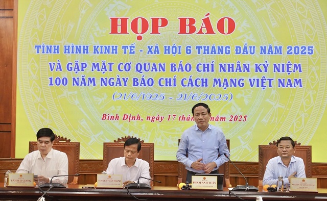 Bàn chủ toạ buổi Họp báo. Ảnh: HV Bàn chủ toạ buổi Họp báo. Ảnh: HV