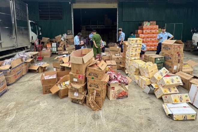 Hơn 63 tỷ đồng bị xử lý trong tháng cao điểm chống hàng giả: Lực lượng quản lý thị trường tổng lực ra quân