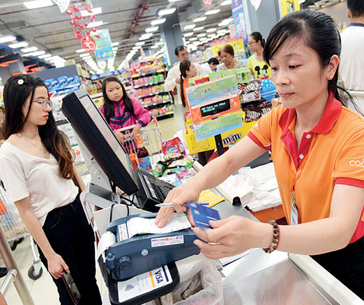 Việc bán hàng xuất hóa đơn giúp bảo vệ quyền lợi người tiêu dùng. Ảnh minh họa Việc bán hàng xuất hóa đơn giúp bảo vệ quyền lợi người tiêu dùng. Ảnh minh họa