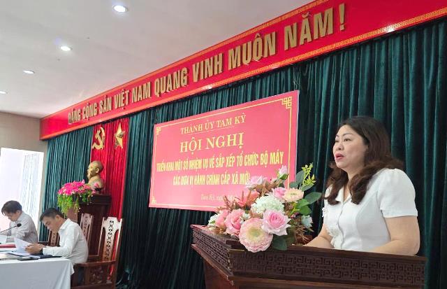 Bà Nguyễn Thị Thu Lan - Bí thư Thành ủy Tam Kỳ phát biểu tại hội nghị.