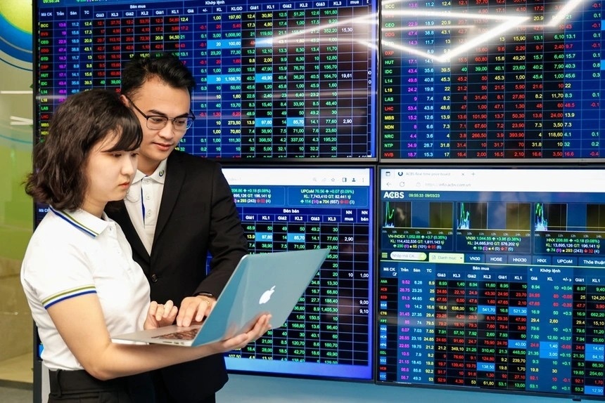Chứng khoán phiên chiều 17/6: Bluechip dẫn dắt đà tăng, VN-Index áp sát mốc 1.340 điểm