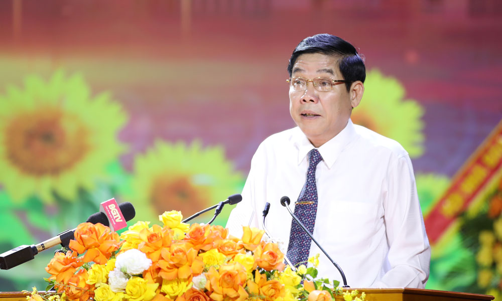 Đồng chí Nguyễn Văn Gấu, Ủy viên Trung ương Đảng, Bí thư Tỉnh ủy phát biểu tại buổi lễ. Đồng chí Nguyễn Văn Gấu, Ủy viên Trung ương Đảng, Bí thư Tỉnh ủy phát biểu tại buổi lễ.