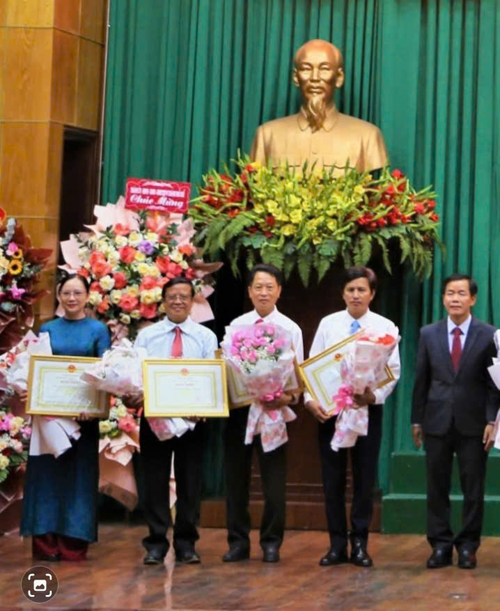 VPĐD Thương Hiệu& Công Luận tại Huế được khen thưởng VPĐD Thương Hiệu& Công Luận tại Huế được khen thưởng