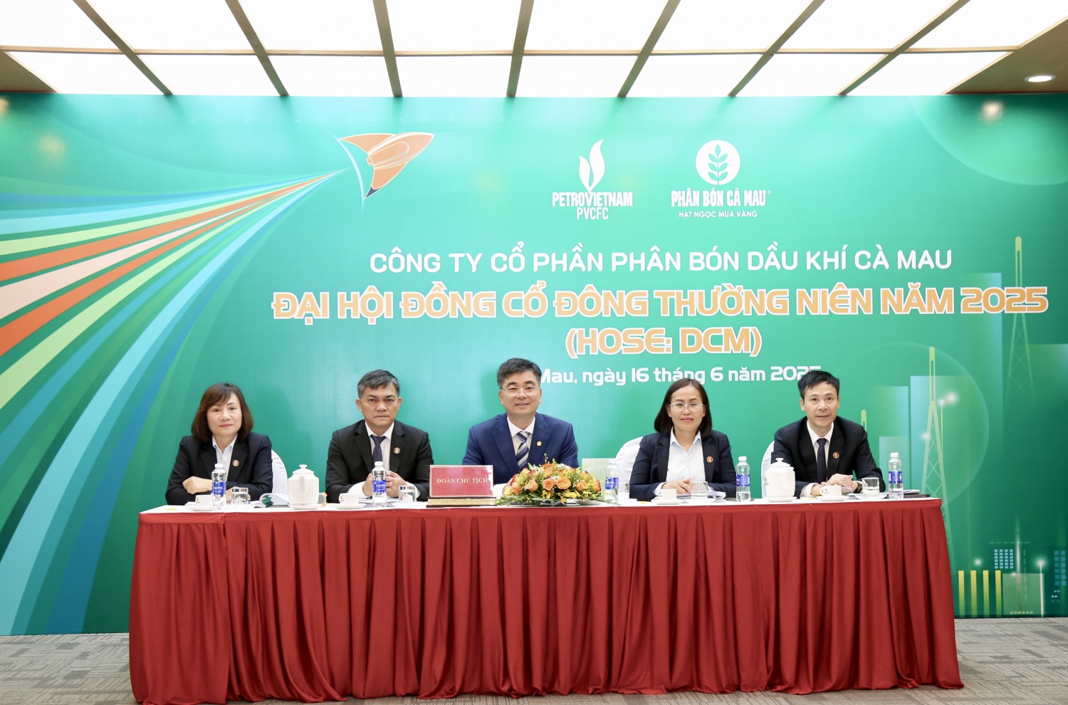 Đoàn Chủ tịch chủ trì Đại hội Đoàn Chủ tịch chủ trì Đại hội
